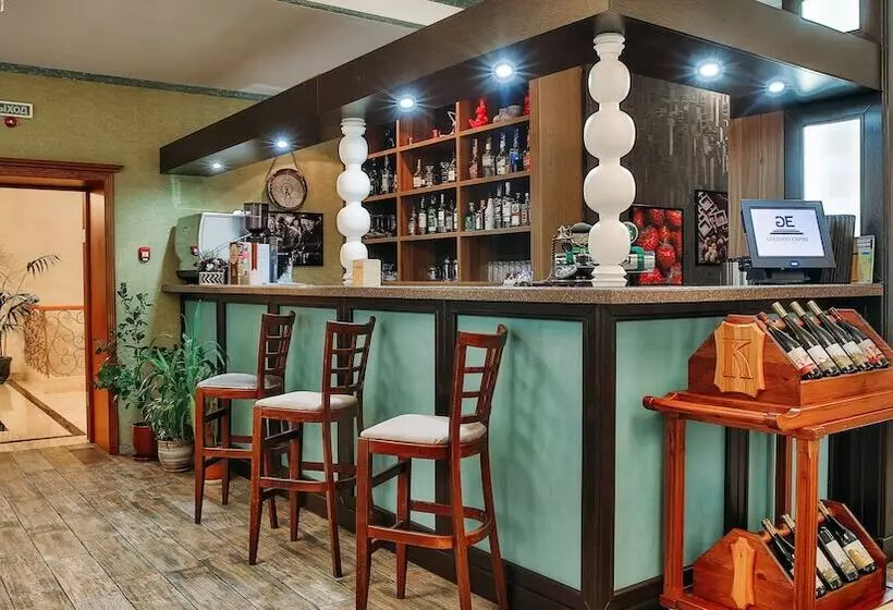 هتل Goldman Empire