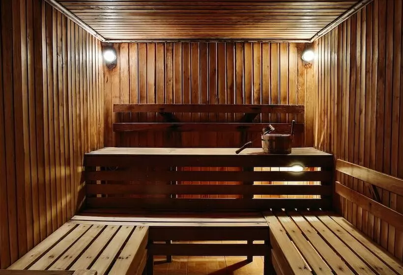 هتل Goldman Empire