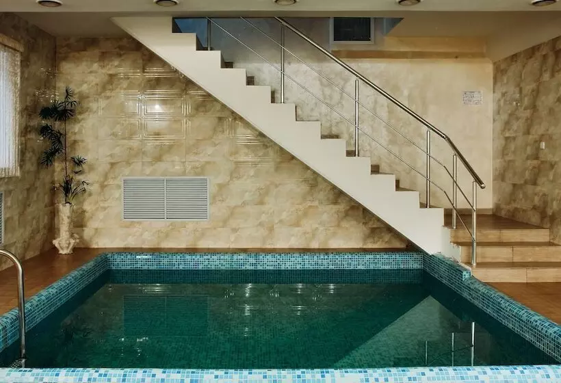 هتل Goldman Empire