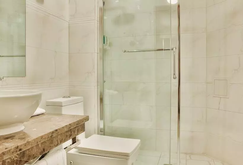 هتل Goldman Empire