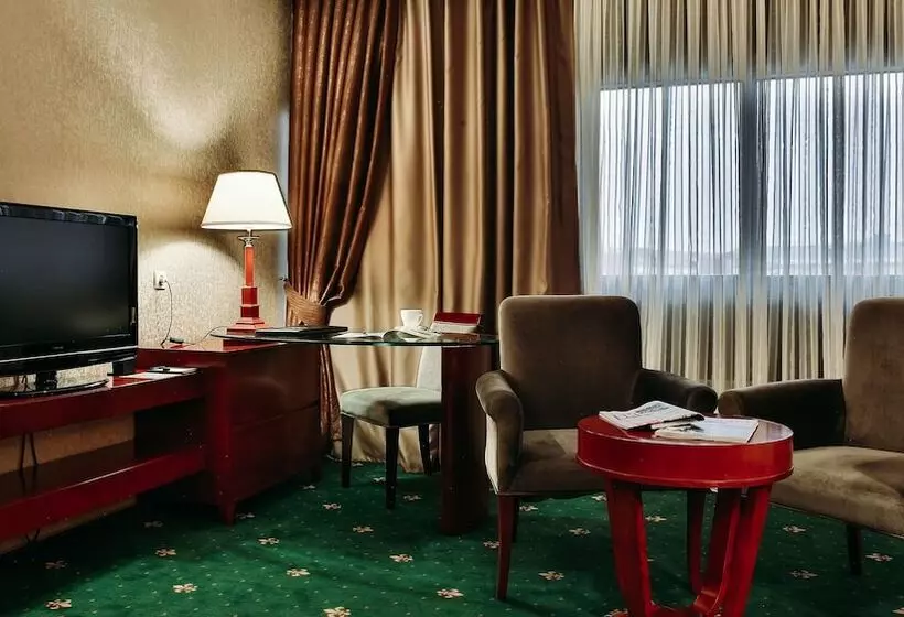 هتل Goldman Empire