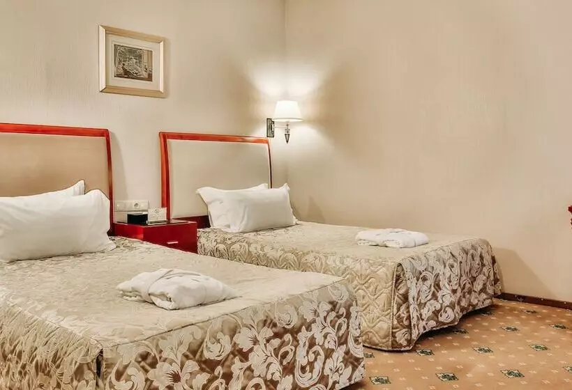 هتل Goldman Empire