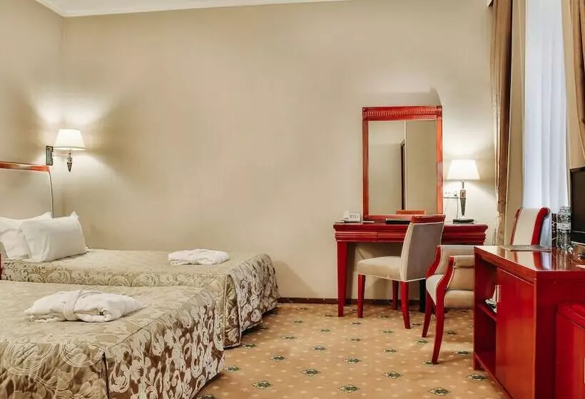 هتل Goldman Empire