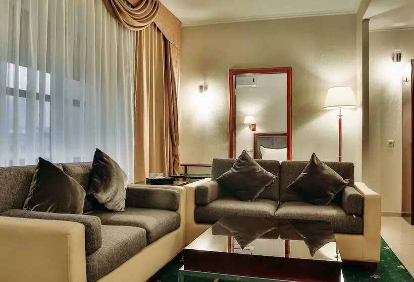 هتل Goldman Empire