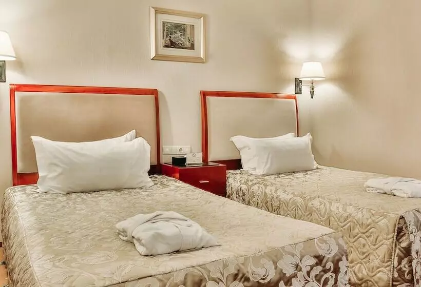 هتل Goldman Empire