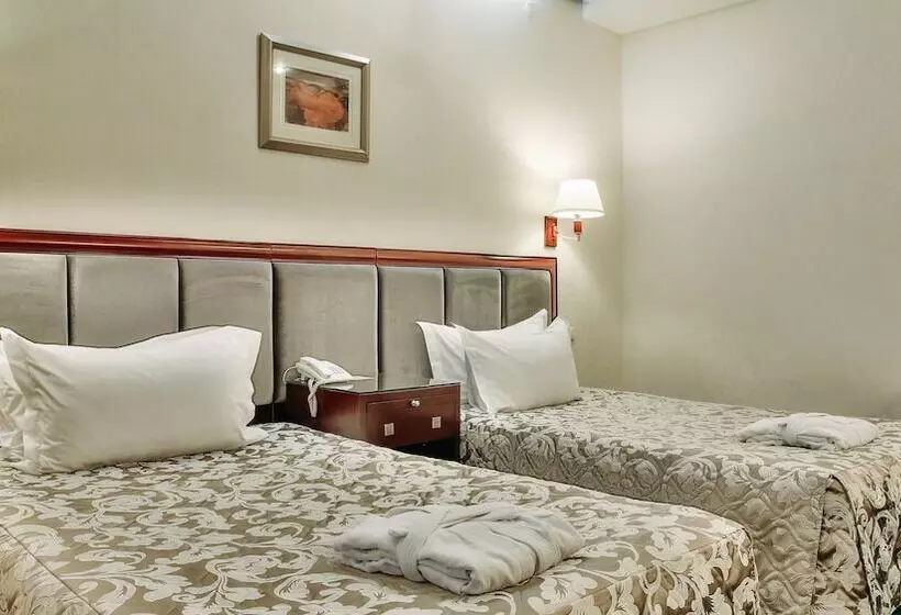 هتل Goldman Empire