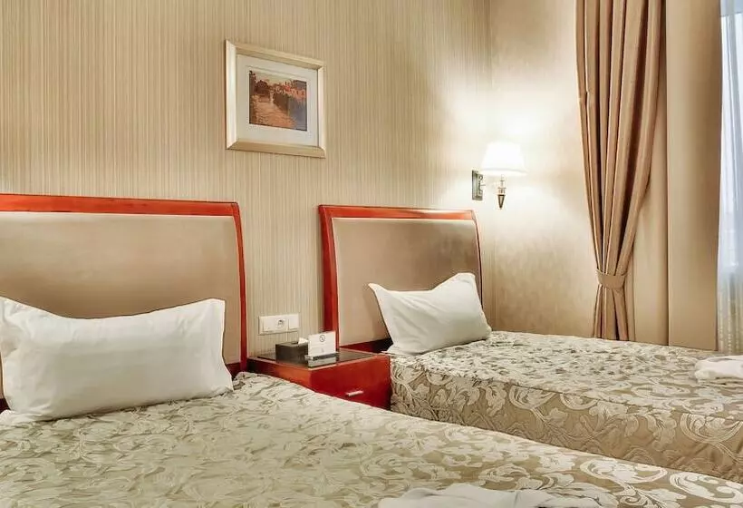 هتل Goldman Empire