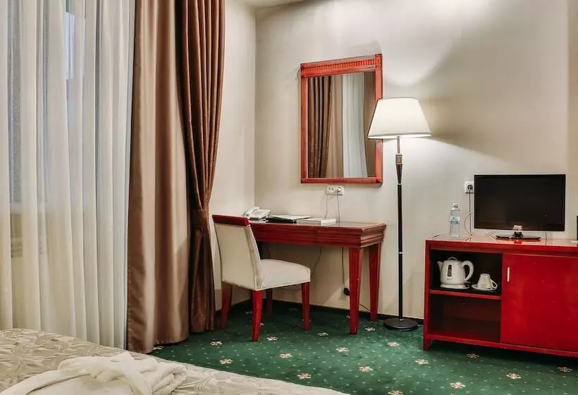 هتل Goldman Empire