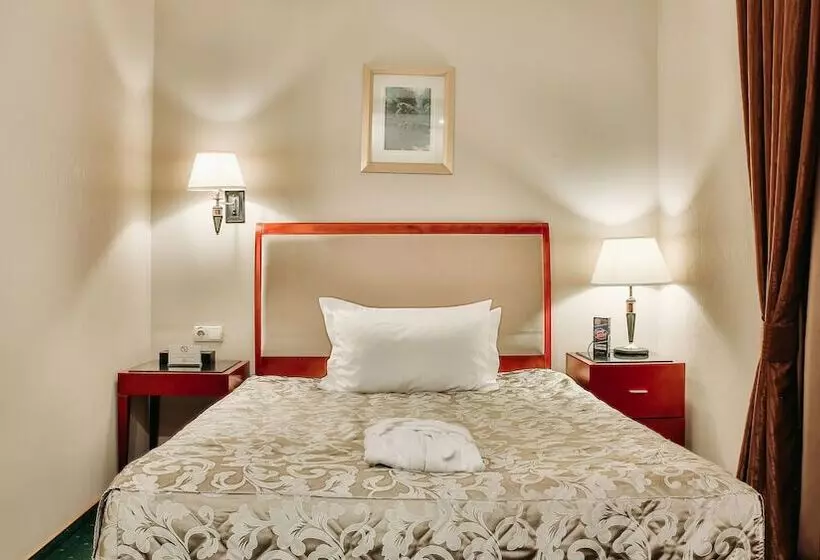 هتل Goldman Empire