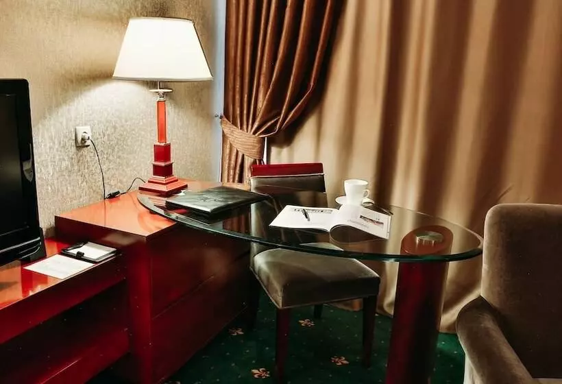 هتل Goldman Empire