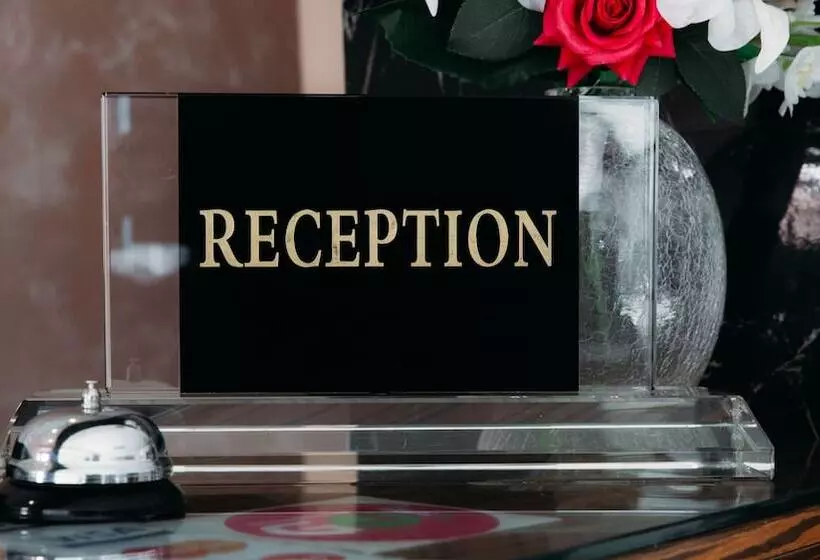 هتل Goldman Empire