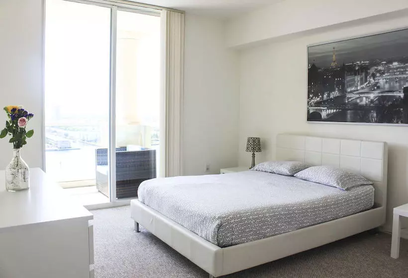 בית מלון כפרי Intracoastal Yacht Club