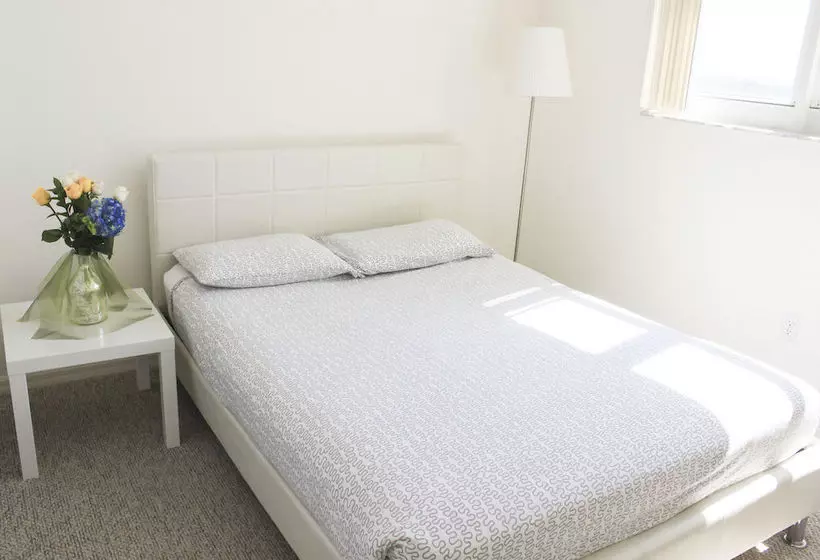 בית מלון כפרי Intracoastal Yacht Club