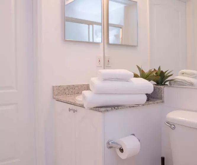 בית מלון כפרי Intracoastal Yacht Club