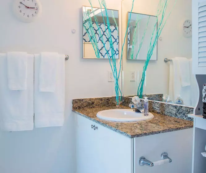 בית מלון כפרי Intracoastal Yacht Club