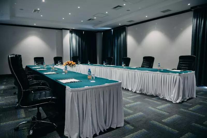 هتل Lake Victoria Serena Golf Resort & Spa