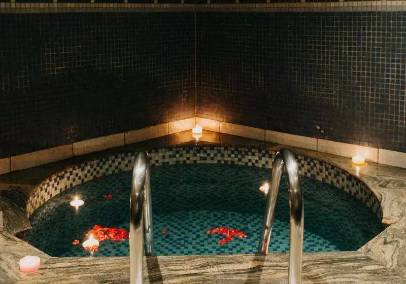 هتل Lake Victoria Serena Golf Resort & Spa