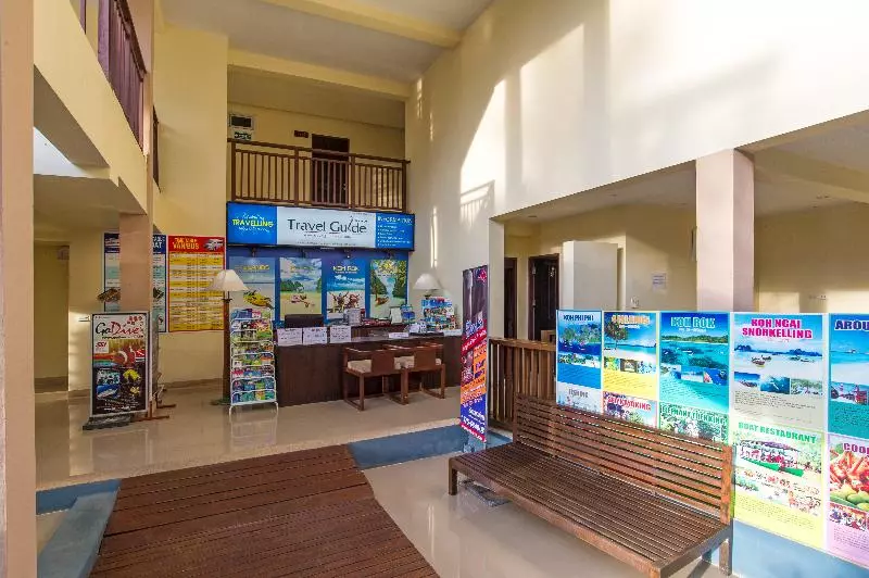 酒店 Lanta Pura Beach Resort