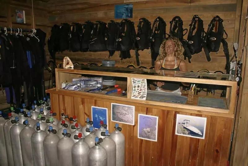 هتل Las Rocas Resort And Dive Center