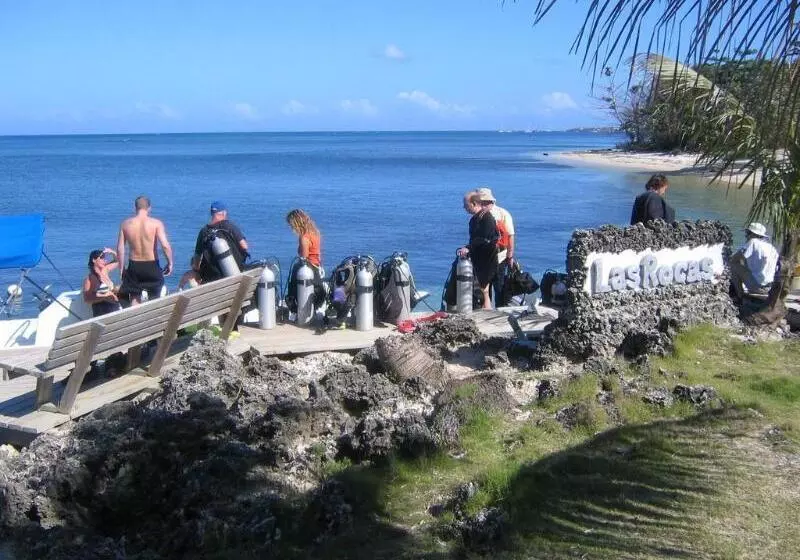 هتل Las Rocas Resort And Dive Center