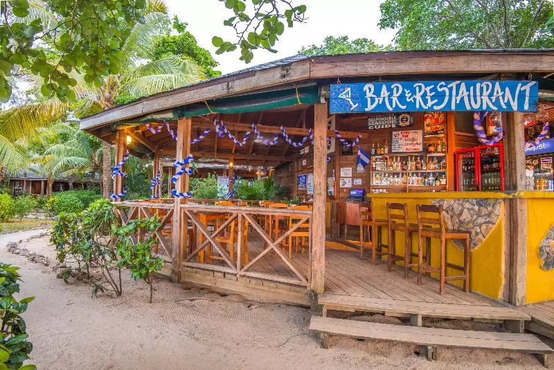 هتل Las Rocas Resort And Dive Center