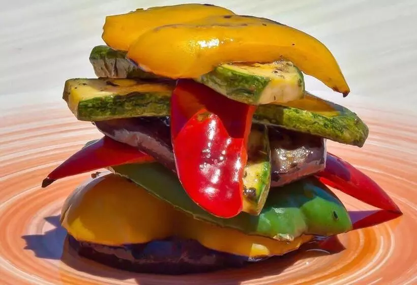 هتل Royal Marmin Bay Boutique & Art