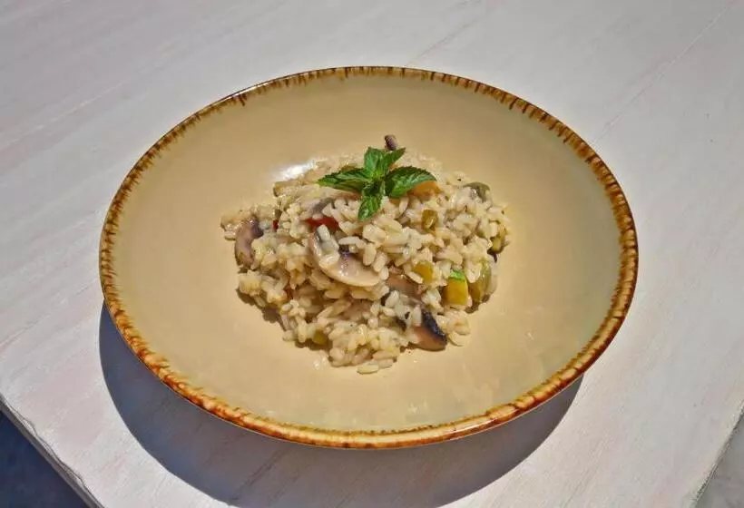 هتل Royal Marmin Bay Boutique & Art