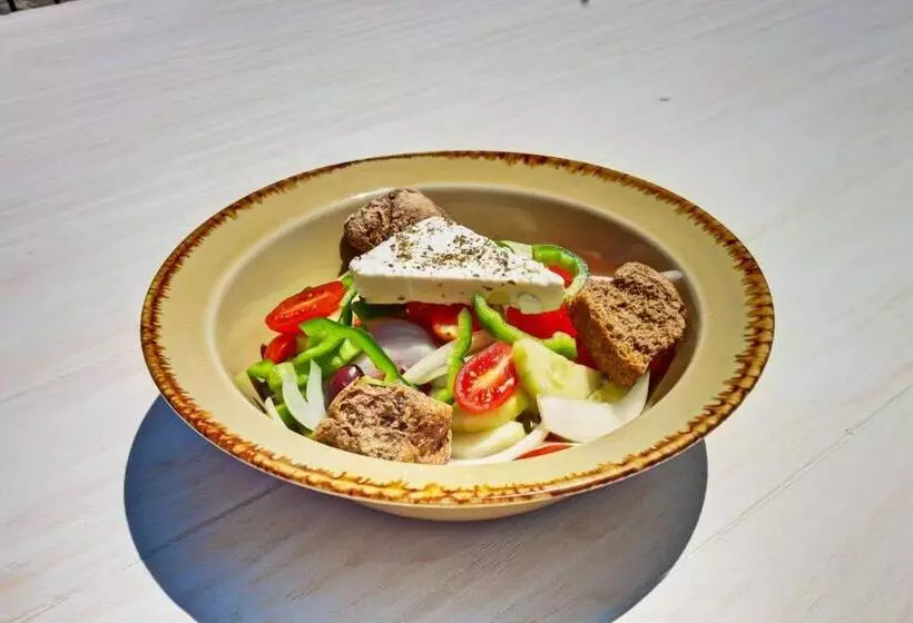 هتل Royal Marmin Bay Boutique & Art