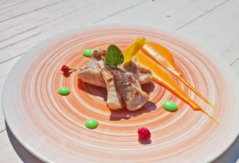 هتل Royal Marmin Bay Boutique & Art