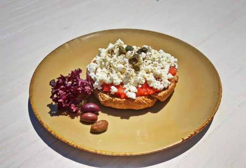 هتل Royal Marmin Bay Boutique & Art