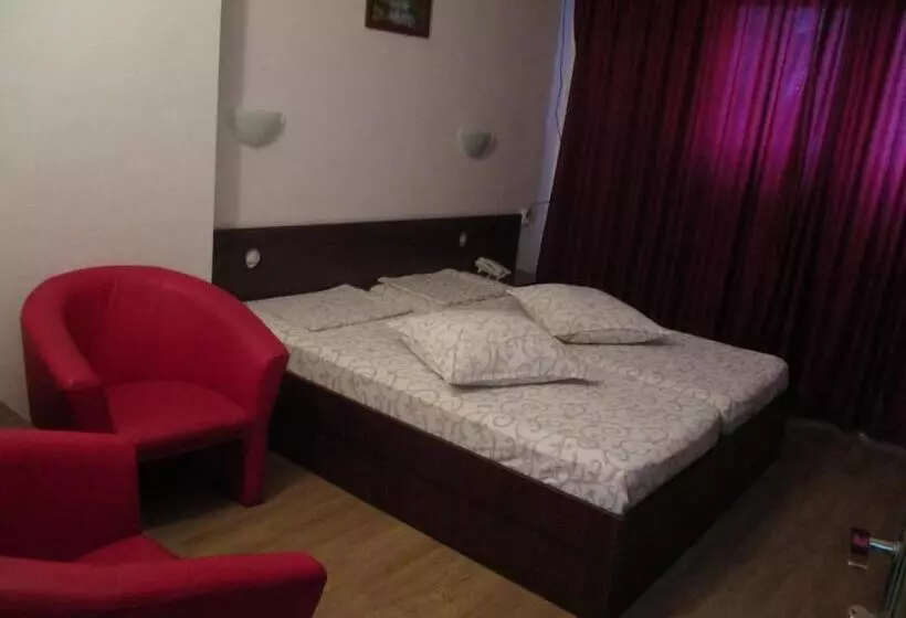 هتل Uranus