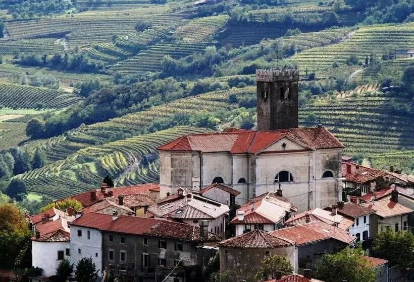 Lipa, Hotel & Bistro