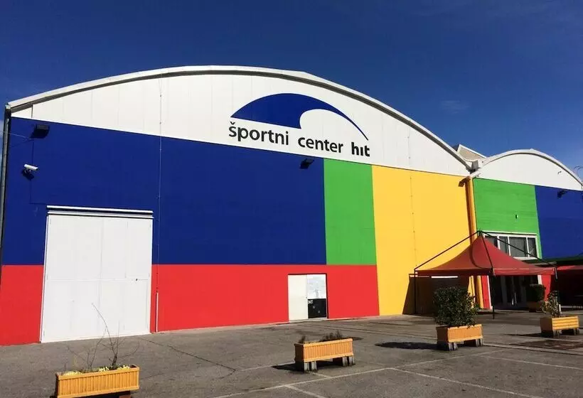 Lipa, Hotel & Bistro