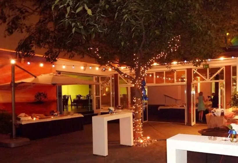 Lipa, Hotel & Bistro