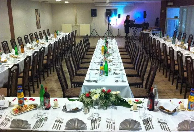 Lipa, Hotel & Bistro