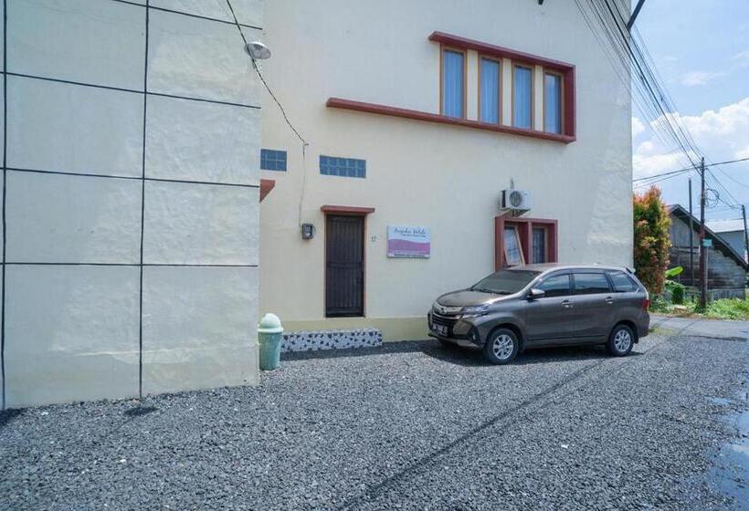 בית מלון כפרי Koolkost Syariah Near Jalan Ahmad Yani Banjarmasin 2