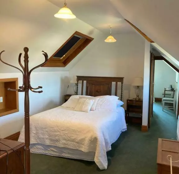 تختخواب و صبحانه Taiparoro House