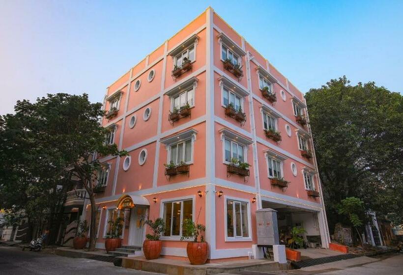 Hôtel Aura By Woco Stays