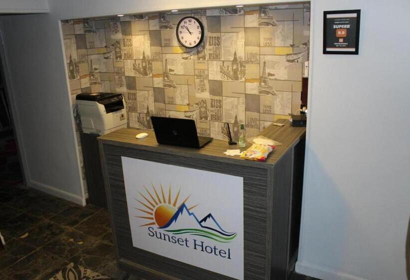 هتل Hostel Sunset Down Town