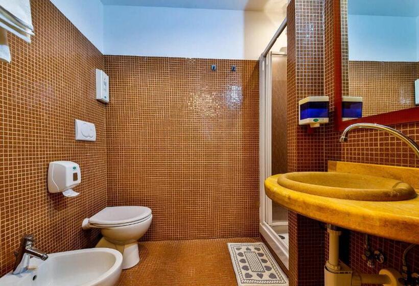 پانسیون E Room 42