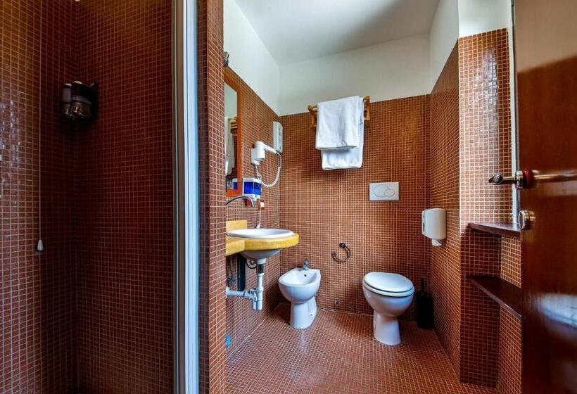 پانسیون E Room 42