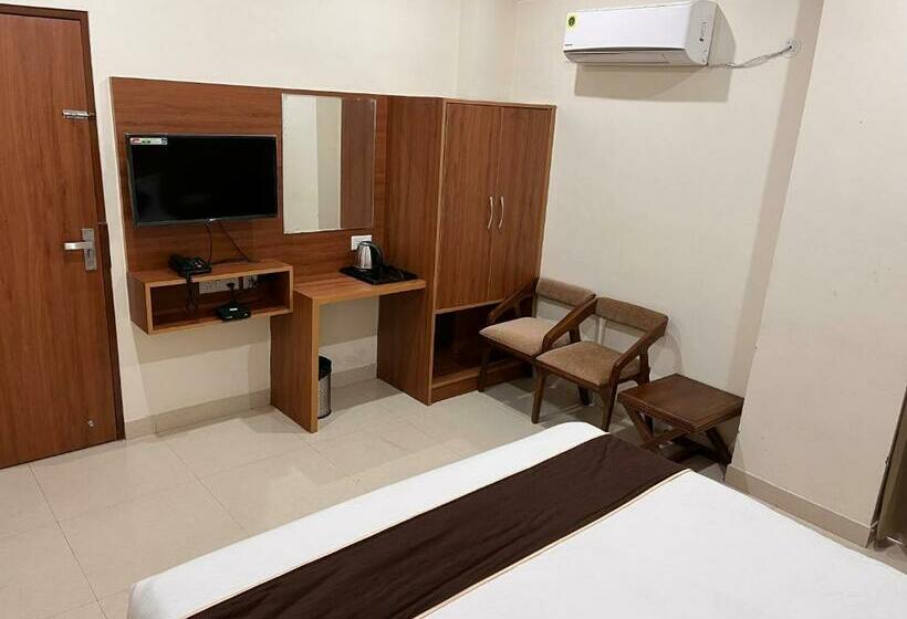 فندق The Knights  Inn