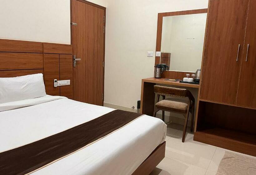 فندق The Knights  Inn