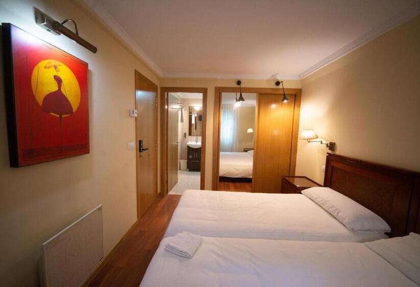 بنسيون Cabalo Furado Tui