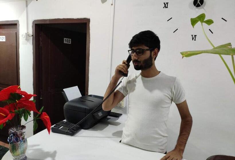 Hotel Adh K F International   Budget