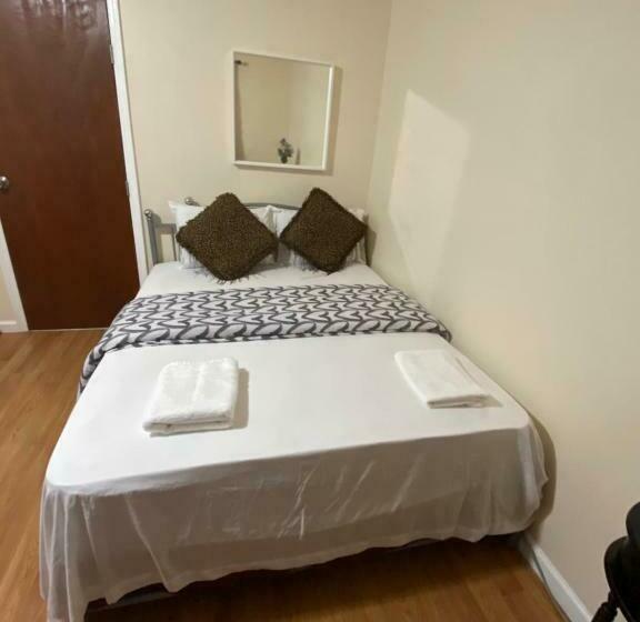 膳宿费 A Great Room In Queens