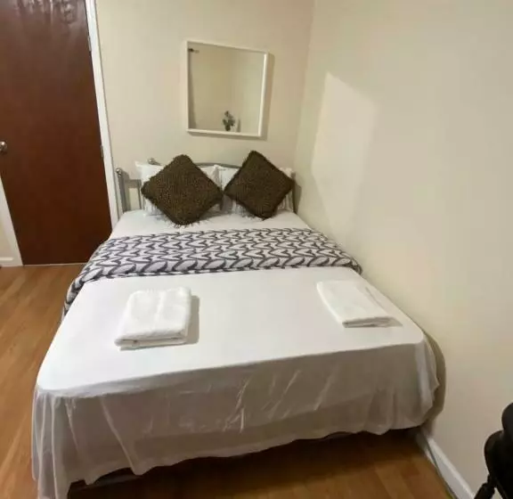 پانسیون A Great Room In Queens
