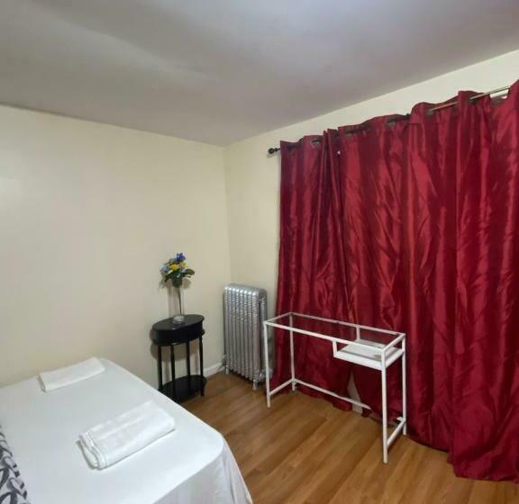 膳宿费 A Great Room In Queens