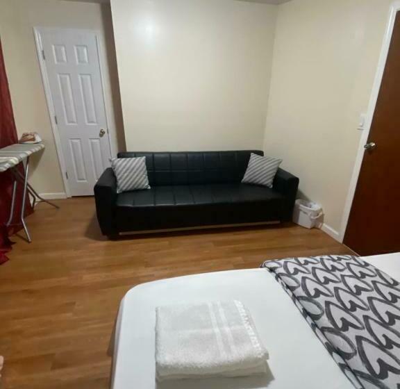 膳宿费 A Great Room In Queens