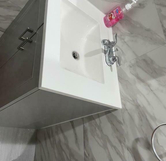 膳宿费 A Great Room In Queens